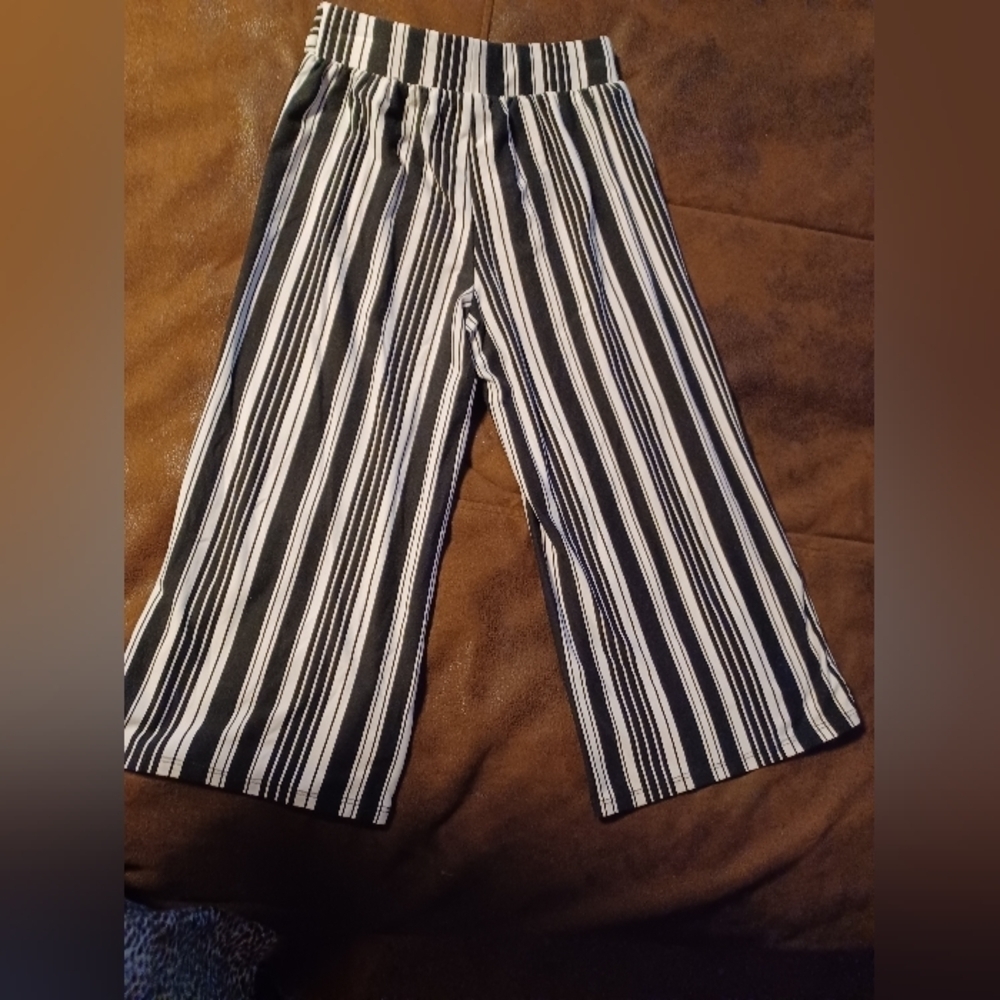 NO COMMENT, GIRLS BLACK AND WHITE PANTS, SIZE 7/8.